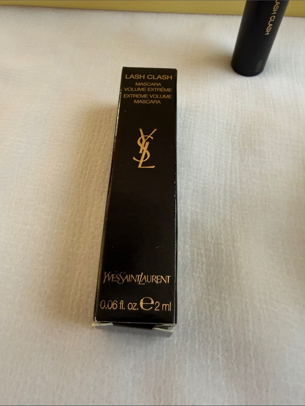 Yves Saint Laurent Lash Clash Mascara — Black & Gold Packaging - Picture 5 of 6